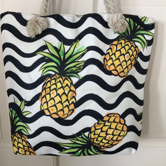 ๐LAST ONE๐HOST PICK Pineapple Beach Tote - Picture 4 of 5